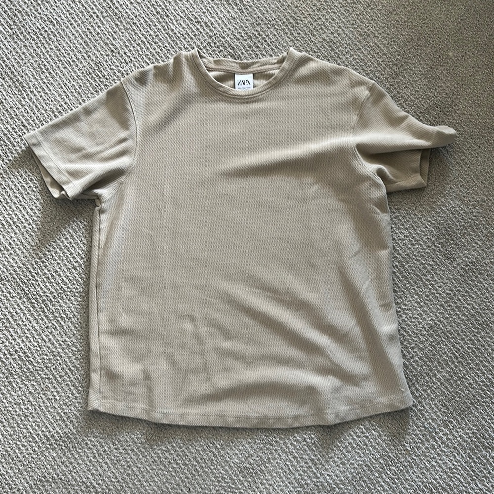 Like new Zara thick t shirt size large